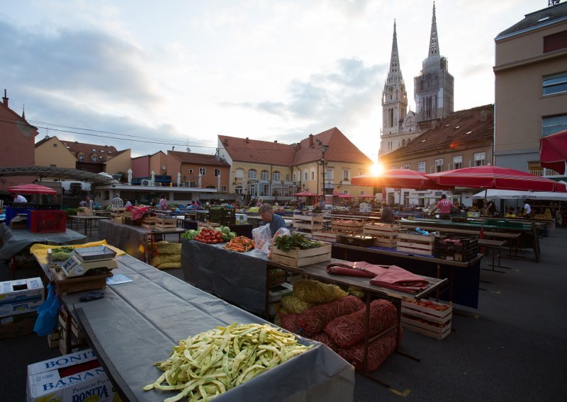 [FOTO] Dok grad spava, budi se najpoznatija zagrebačka tržnica; pogledajte sjajne fotografije s Dolca