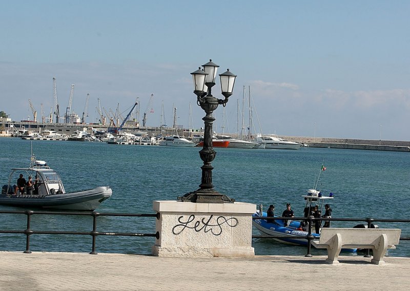 Privremeno se ukidaju pomorska putovanja na liniji Bar-Bari zbog restriktivnih mjera koje je uvela Italija