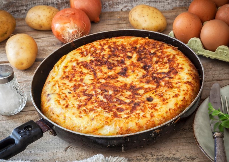 Onako kako to rade Španjolci: Omlet od krumpira za koji vam treba samo pet sastojaka