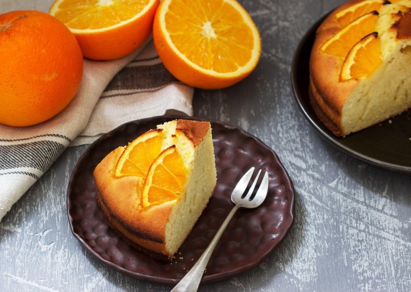 Baš onako kako ga je pekla baka: Sočan, ukusan i jednostavan kolač s marmeladom od naranče vratit će vas u djetinjstvo