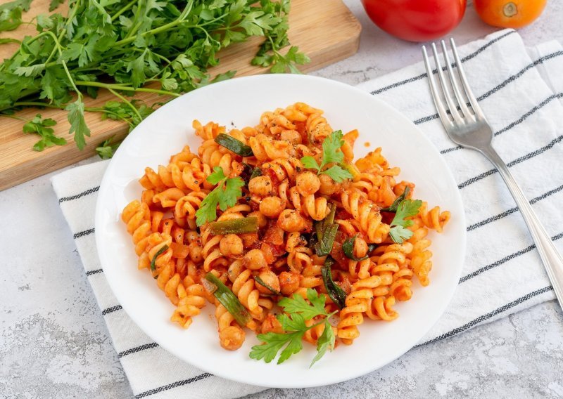 Ovakvo božanstvo okusa s osnovnim namirnicama mogu smisliti samo Talijani: Jednostavna i ukusna tjestenina recept je za savršen ručak