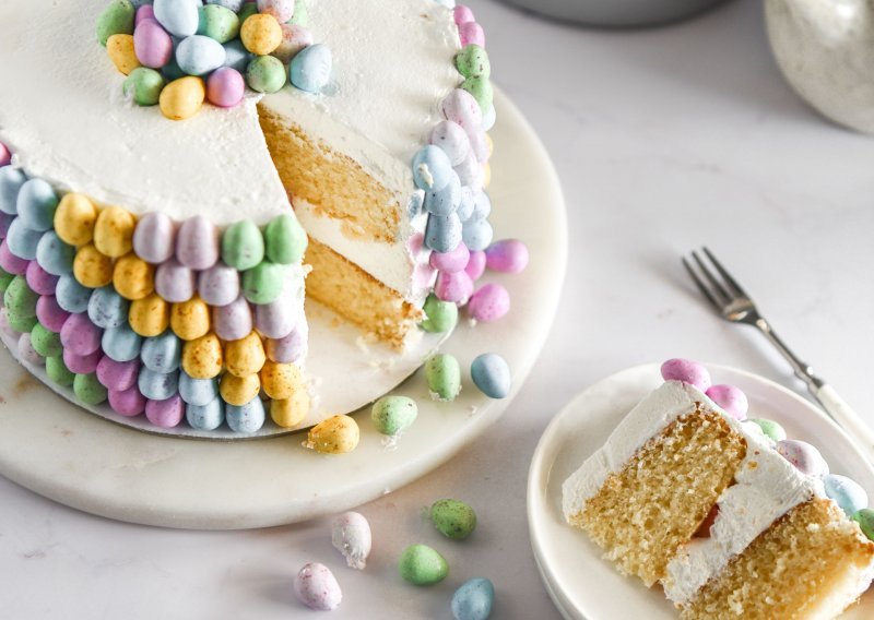 Nježna, kremasta i puna čokoladnih jaja: Ova savršena torta za Uskrs izazvat će oduševljenje