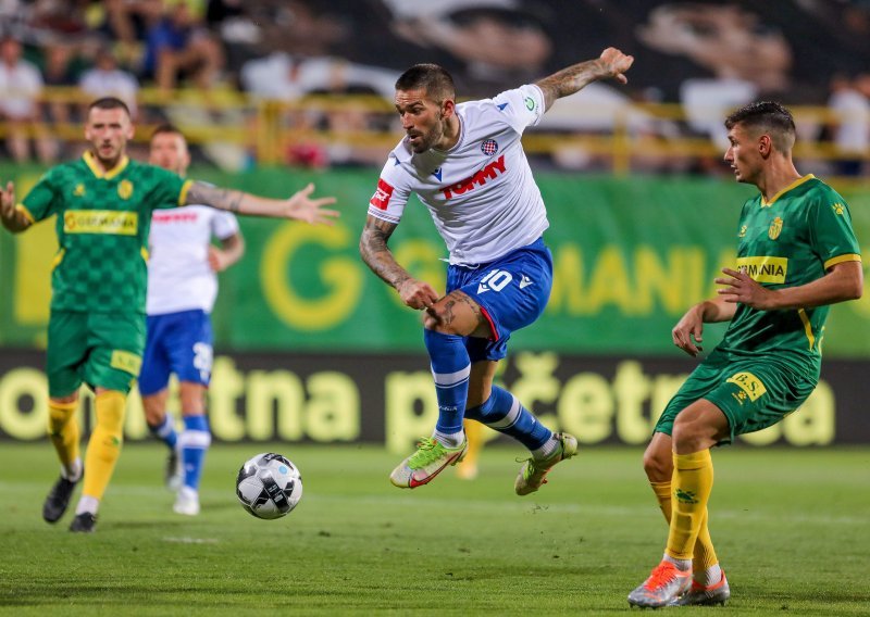[VIDEO/FOTO] Pogledajte golove kojima su Melnjak i Livaja odveli Hajduk do pobjede; sudac Pejin crvene kartone dijelio nakon završetka utakmice