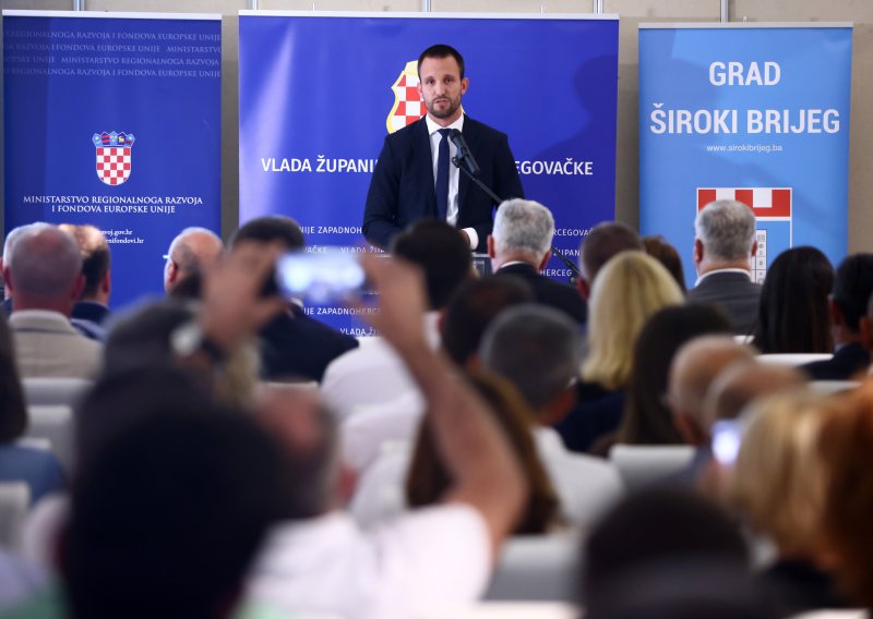 Erlić u Širokom Brijegu uručio ugovore Hrvatske i BiH vrijedne dva milijuna eura