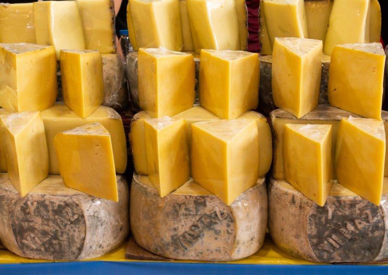 Ovo je Minger, najsmrdljiviji sir na svijetu, a kupci ga se ne mogu zasititi