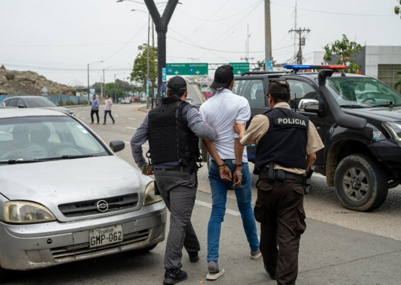 Kaos u Ekvadoru: Nasilje, eksplozije, otmice policajaca, upad na televiziju