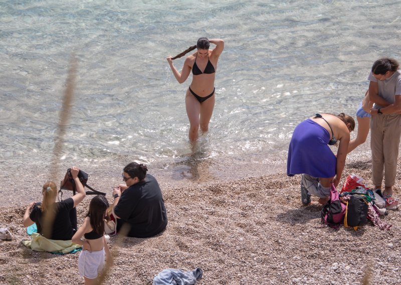 Brojni kupači uživali na jednoj od najljepših plaža na Jadranu