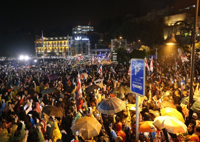 Oko 50.000 ljudi prosvjedovalo u Tbilisiju protiv zakona o stranim agentima