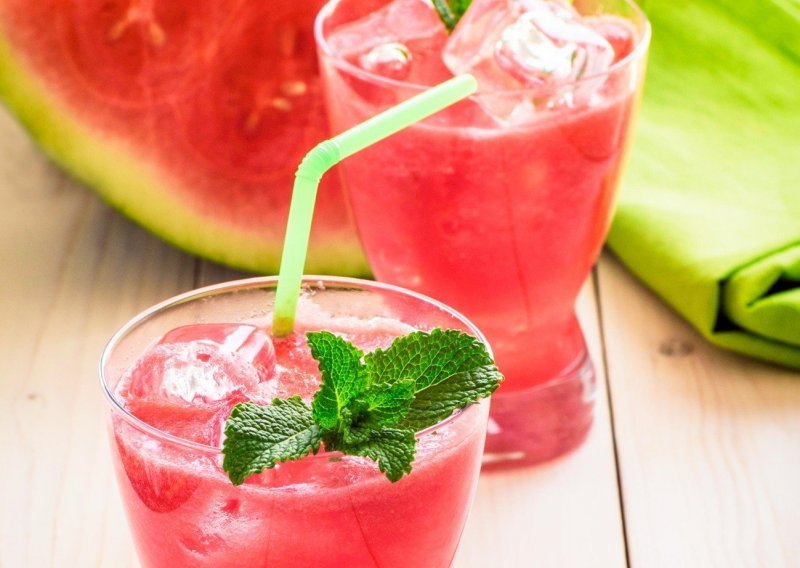 Kao stvoren za ove vrućine: Napravite u tren oka jednostavan sok od najslasnijeg ljetnog voća