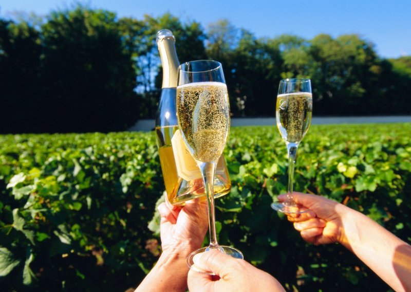 Malo razloga za slavlje - prodaja šampanjca u 2020. pala 18 posto