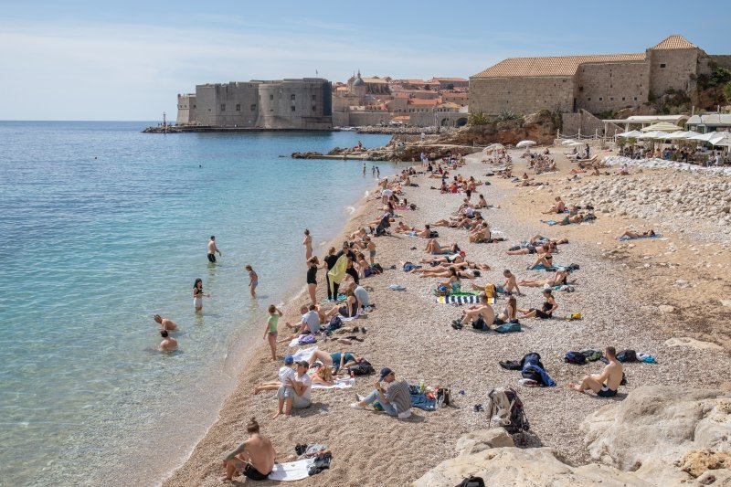 Počela sezona kupanja, plaža Banje, Dubrovnik